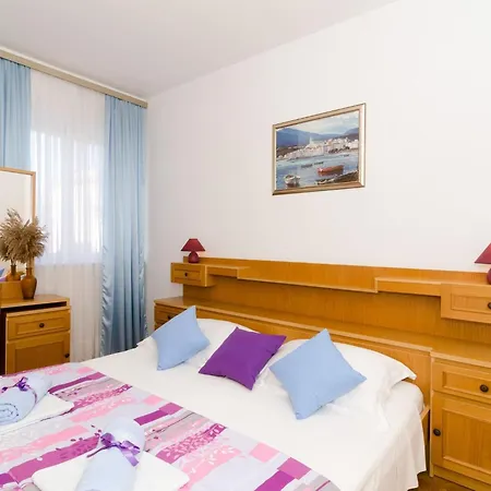 Red Orange - Two-bedroom With Terrace Ντουμπρόβνικ